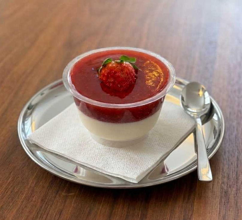 Çilekli Panna Cotta